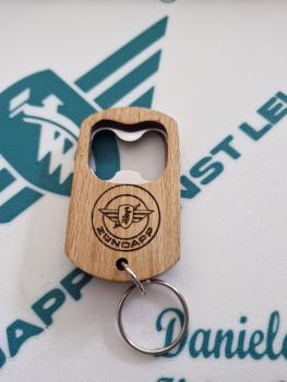 Schlüsselanhänger Buche / Edelstahl Flaschenöffner mit gelaserten Emblem
